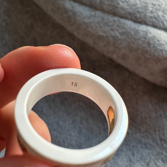 Gucci Icon Band Ring in White Ceramic - Picture 2 of 4